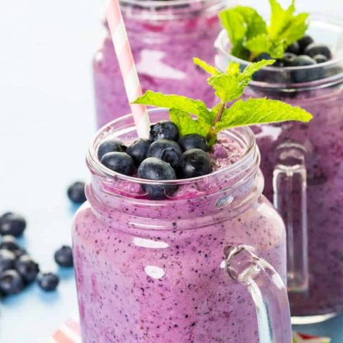 Rice cauliflower and berries smoothie