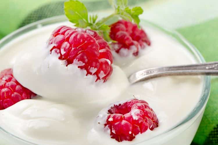Greek yogurt with berries 