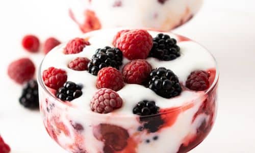 Yogurt with berries